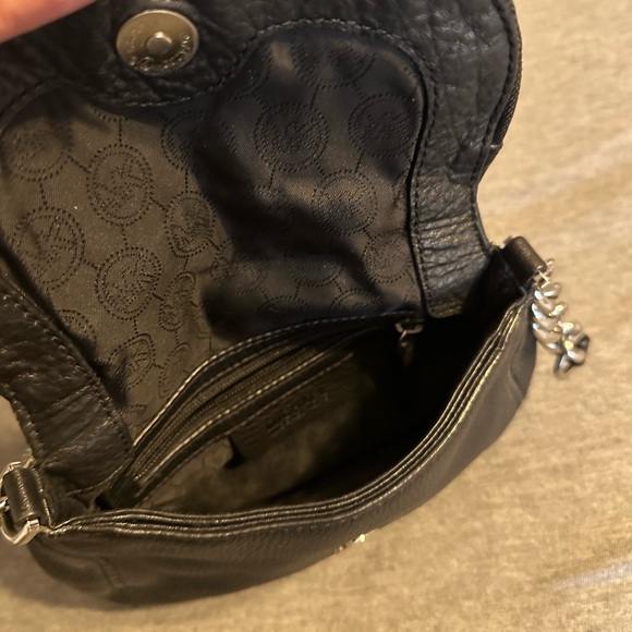 Black leather Michael kors crossbody with silver accents - Picture 2 of 2